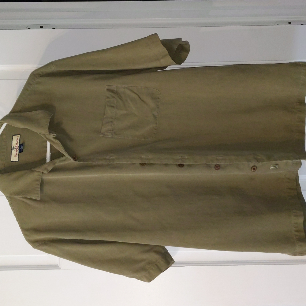 Tommy Bahama silk button up, M
